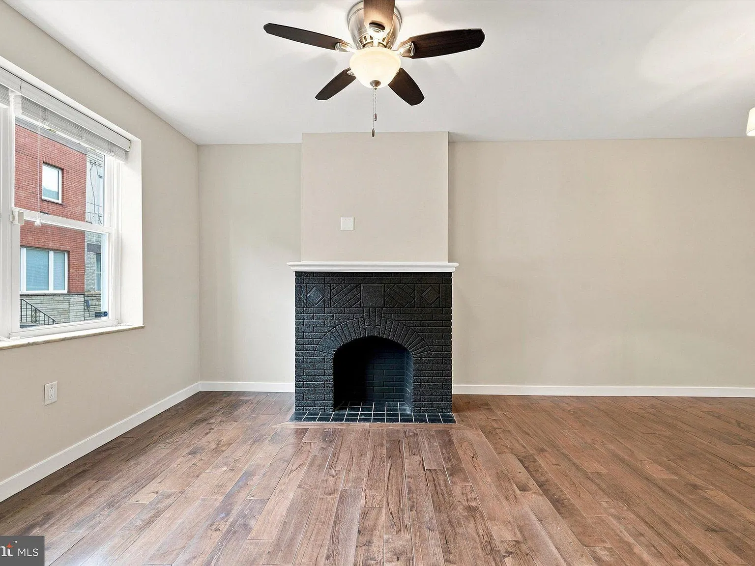 2 bed, 1.0 bath, 1016 sqft, $2,100 — Photo 2