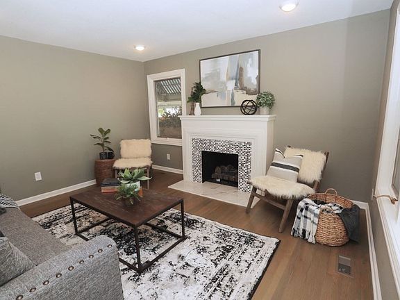5th image of 641 S Terrace Dr