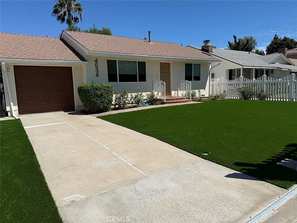 3 bed, 1253 sqft, $5,985 — Photo 2