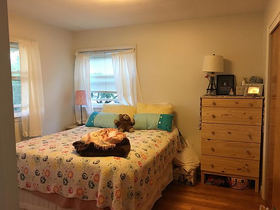 5th image of 111 Oakdale St