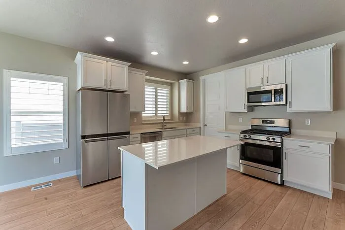 2 bed, 2.0 bath, 2945 sqft, $2,195 — Photo 4