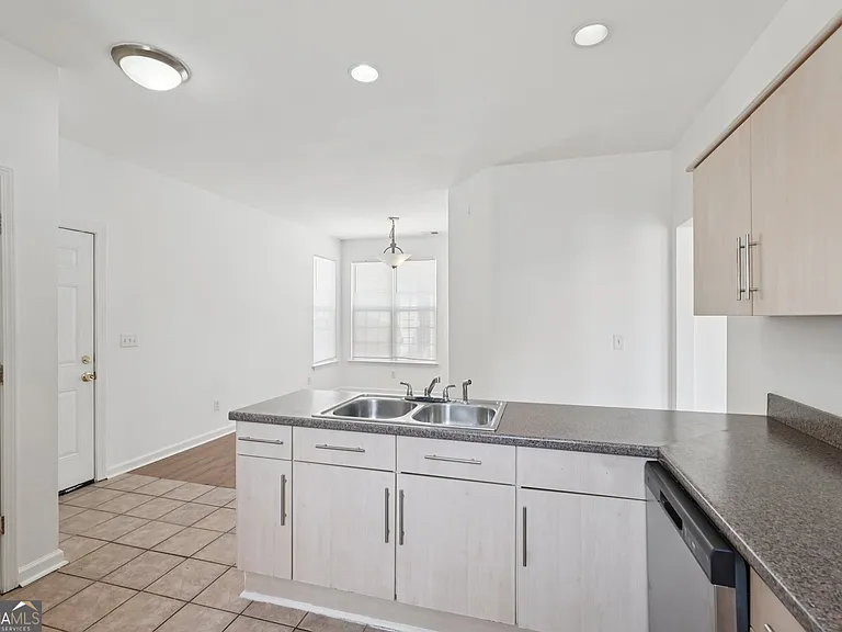 2596 Bates St SE — Photo 18