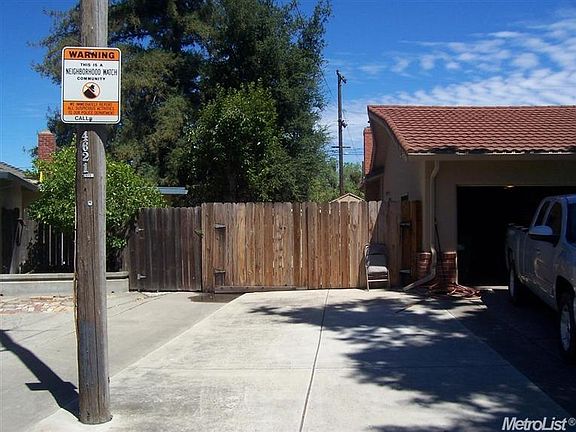 3rd image of 229 E Canterbury Dr