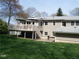 136 Wedgewood Dr, Naugatuck, CT 06770