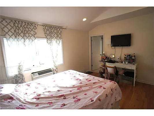 Sold by Ben Bay Realty Co | media 12