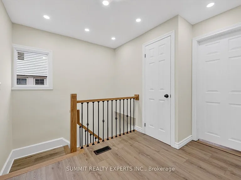 35 Court St N — Photo 21