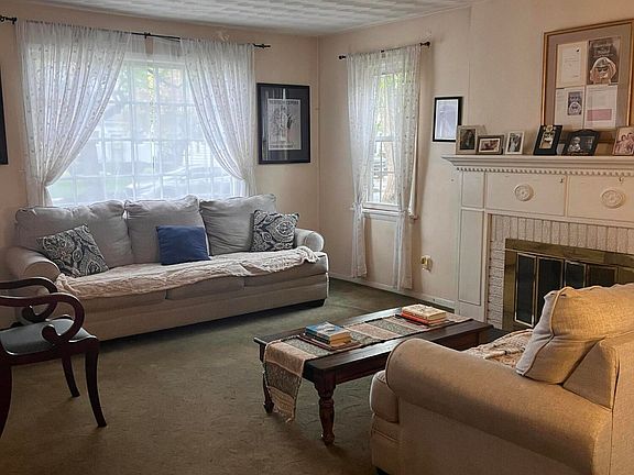 3rd image of 29 E Union St