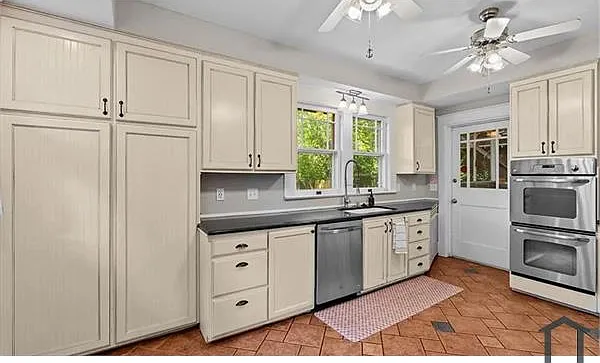 305 E Hendrix St — Photo 4