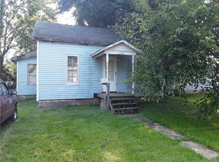 105 N Bond St, Altamont, IL 62411