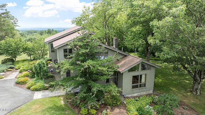 5th image of 54 Hillcrest Drive