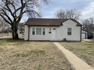 700 SW Vesper Ave, Topeka, KS 66606