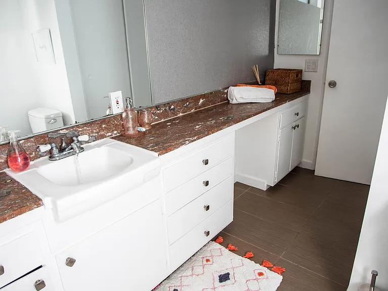734 N Alfred St #5 — Photo 9