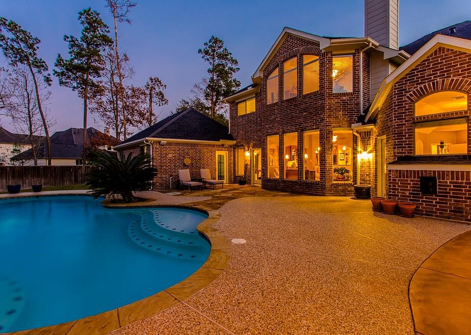 Fabulous home in a great location. Don"t miss this!