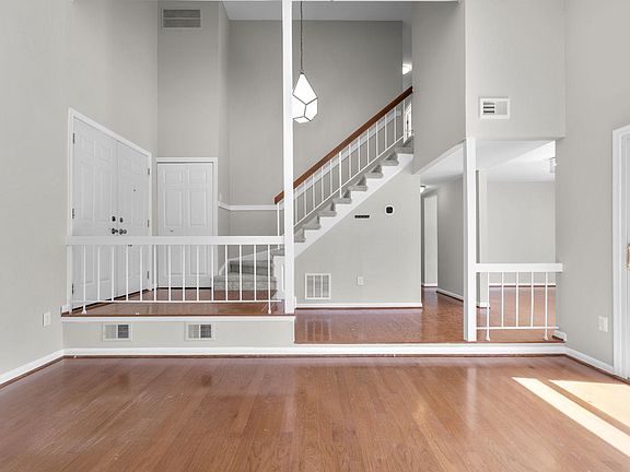 5th image of 110 Victoria Pl