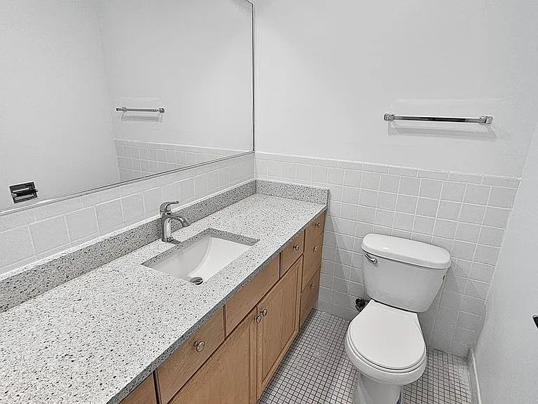 1100 Church — Photo 35