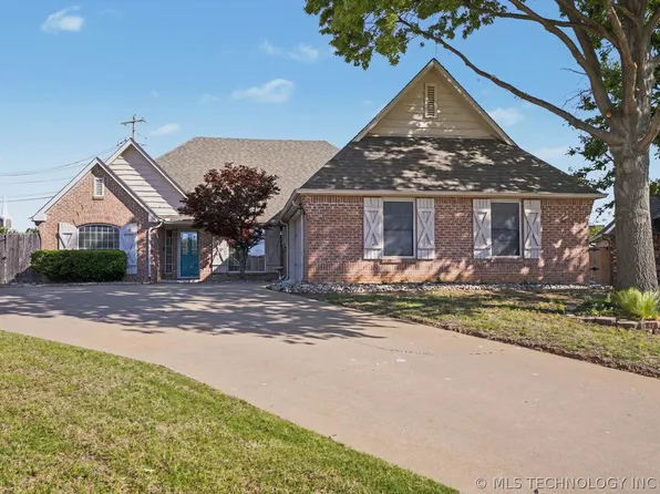 9216 N 130th East Ct, Owasso, OK 74055