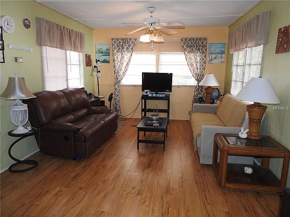 3rd image of 1918 Patriot Ln