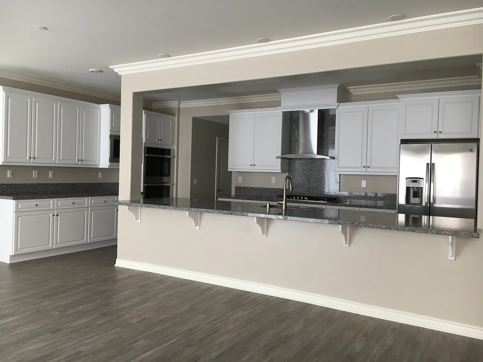 6 bed, 4121 sqft, $5,800 — Photo 3