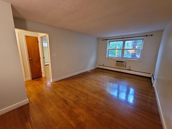 4th image of 9 Commonwealth Ct APT 7