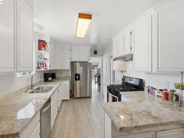 560 41st St, Richmond, CA 94805