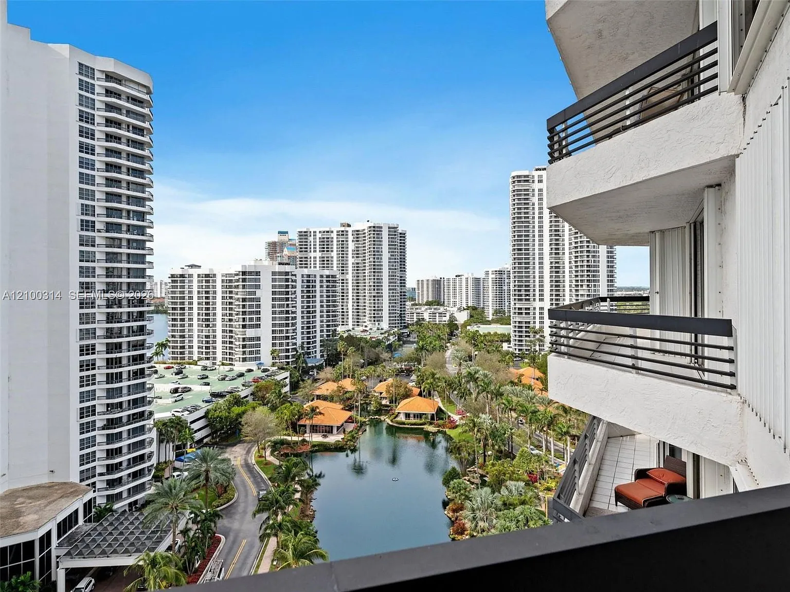 Mystic Pointe Tower 100 — Photo 3