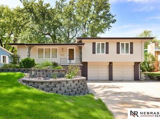 4016 Parkview Dr, Omaha, NE 68134