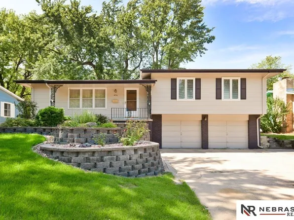 4016 Parkview Dr, Omaha, NE 68134