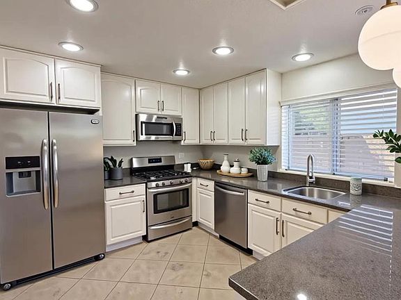 4th image of 9233 Laguna Pointe Way