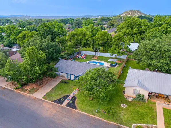 602 W Hackberry St, Fredericksburg, TX 78624