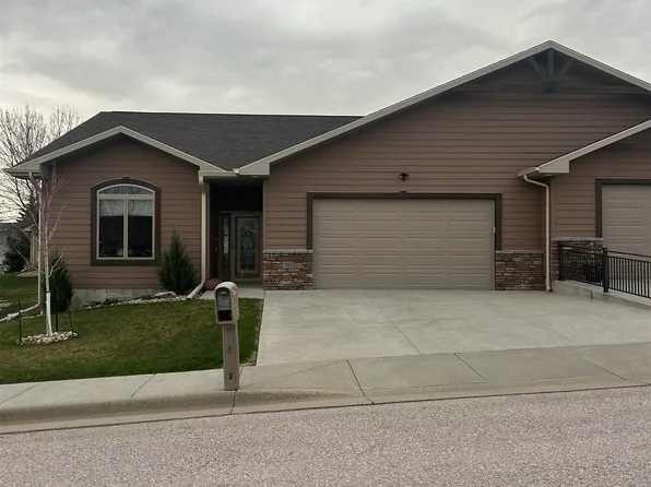 325 Enchanted Pines Dr, Rapid City, SD 57701