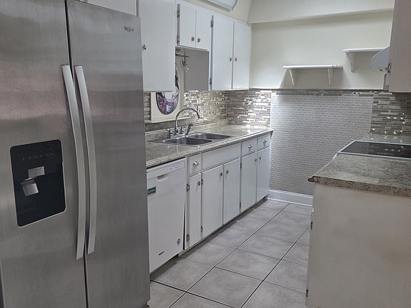 3rd image of 103 Trails End Dr