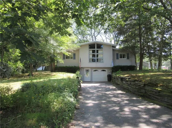 11 Cheyenne Trl, West Greenwich, RI 02817