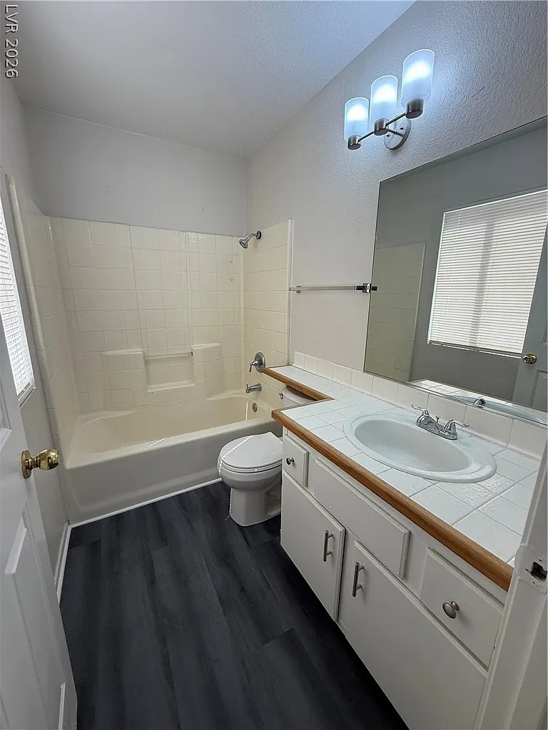 3 bed, 2.5 bath, 1420 sqft, $1,995 — Photo 2