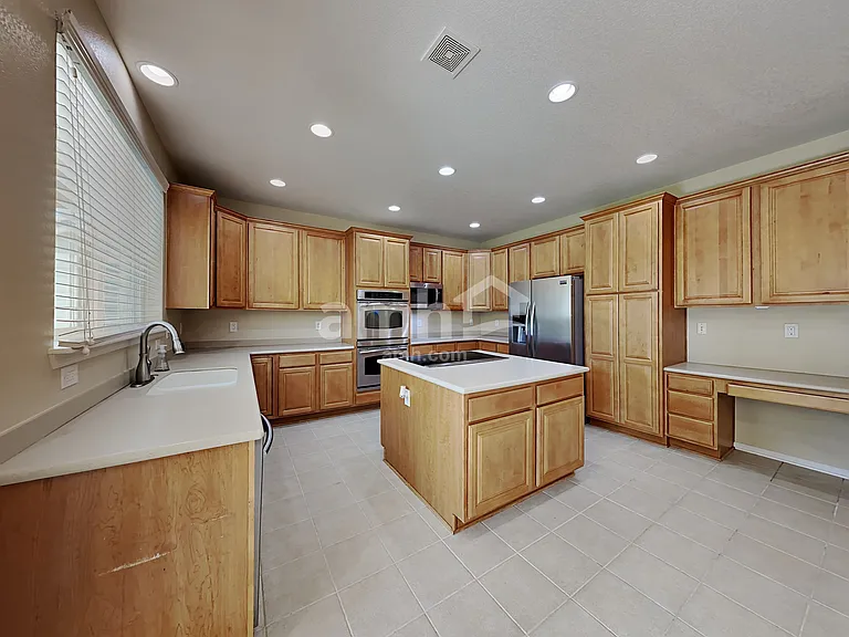 1556 S Catawba Cir — Photo 3