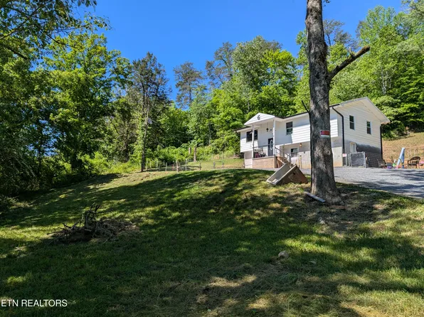 1209 E Bullrun Valley Dr, Powell, TN 37849