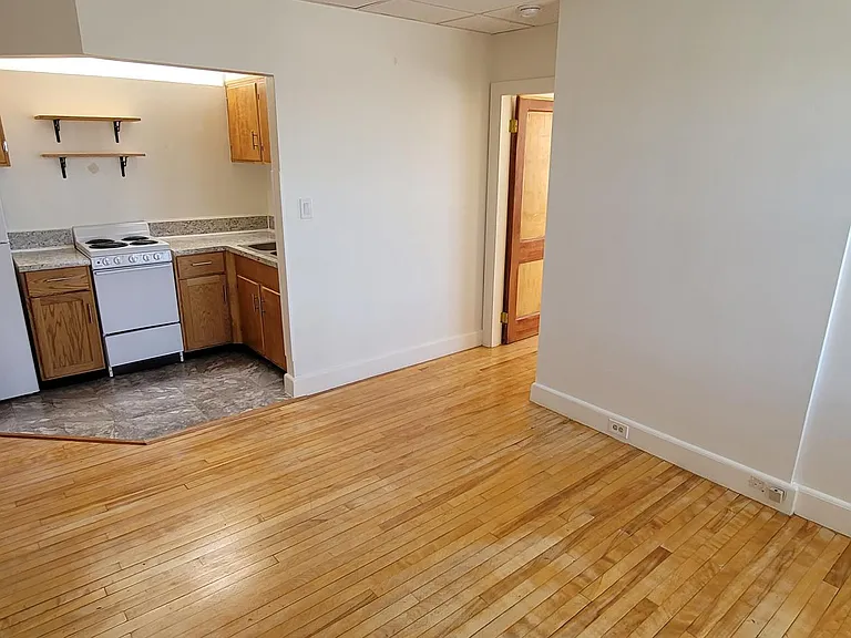 42 N State St #13 — Photo 5