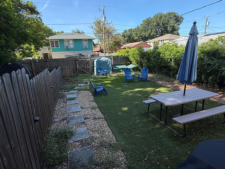 2122 Burlington Ave N — Photo 11