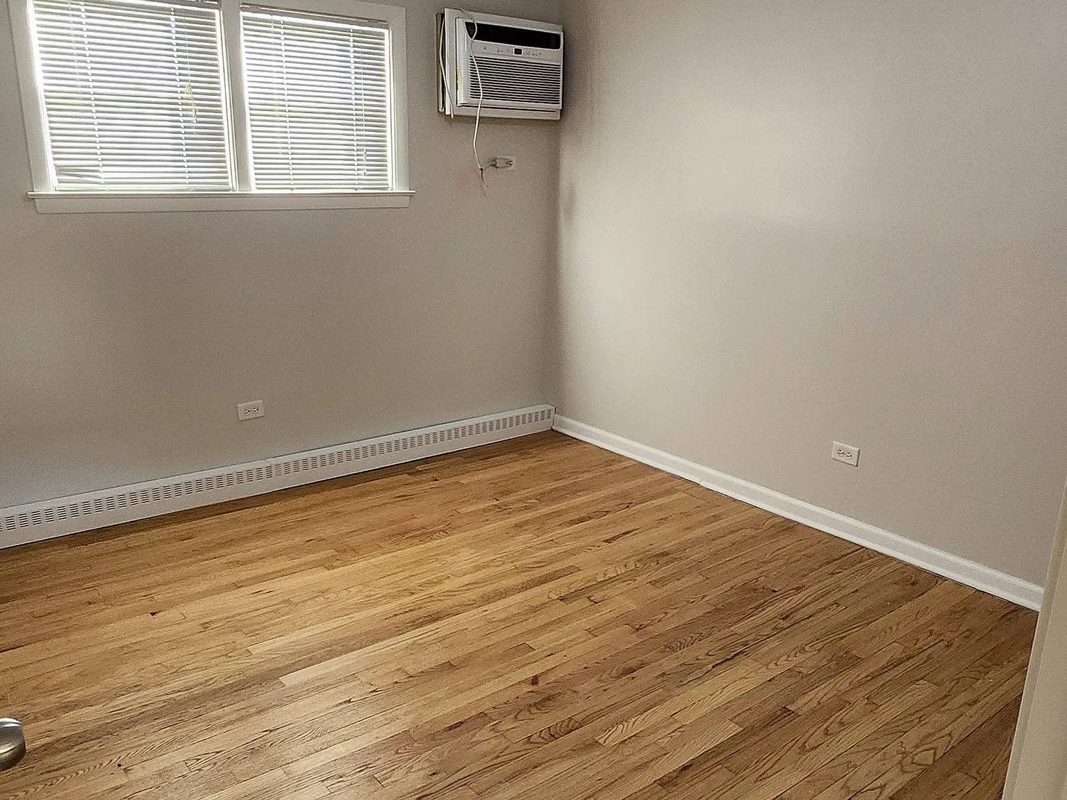 1113 Holiday Ln — Photo 2