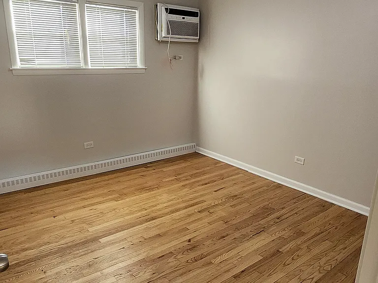 1113 Holiday Ln — Photo 2
