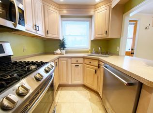 27 Kate Ln, Metuchen, NJ 08840