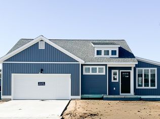 581 Waterford Village Dr NW, Grand Rapids, MI 49534