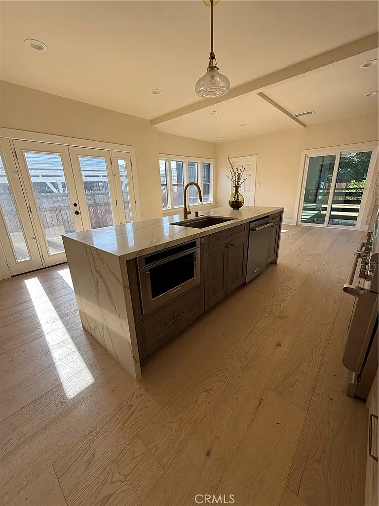 3 bed, 1400 sqft, $5,500 — Photo 3