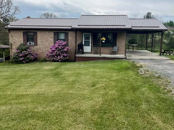 2166 Country Rd, Maysville, WV 26833