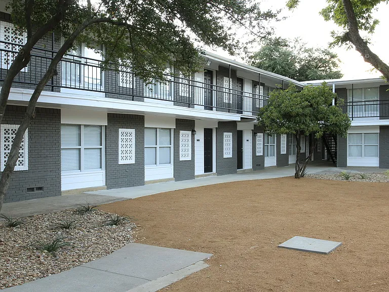 4712 Gaston Ave — Photo 8