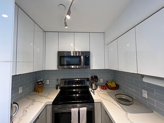 5th image of 1000 West Ave APT 614