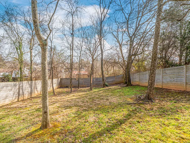 2100 Paris Rd — Photo 25