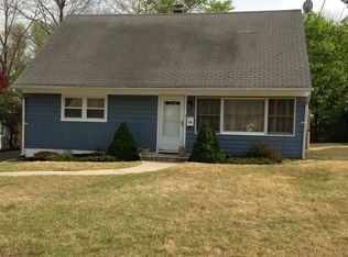 35 Sunrise Ter, Cedar Grove, NJ 07009