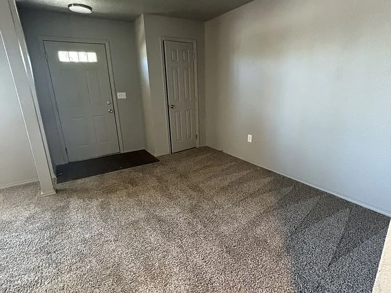 3015 W Stewart Ave — Photo 9