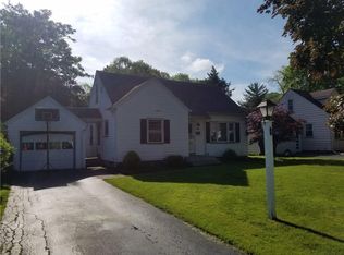 66 Crestfield Dr, Rochester, NY 14617