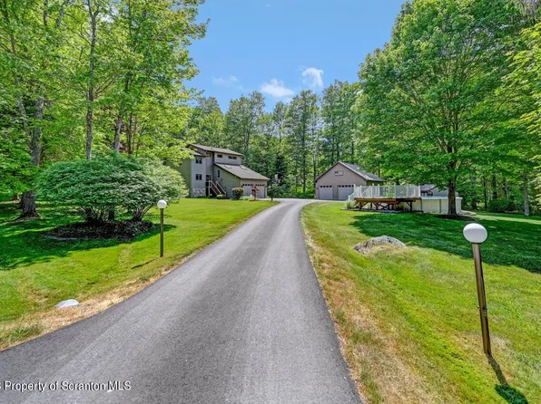 22 Hidden Brook Dr, Honesdale, PA 18431